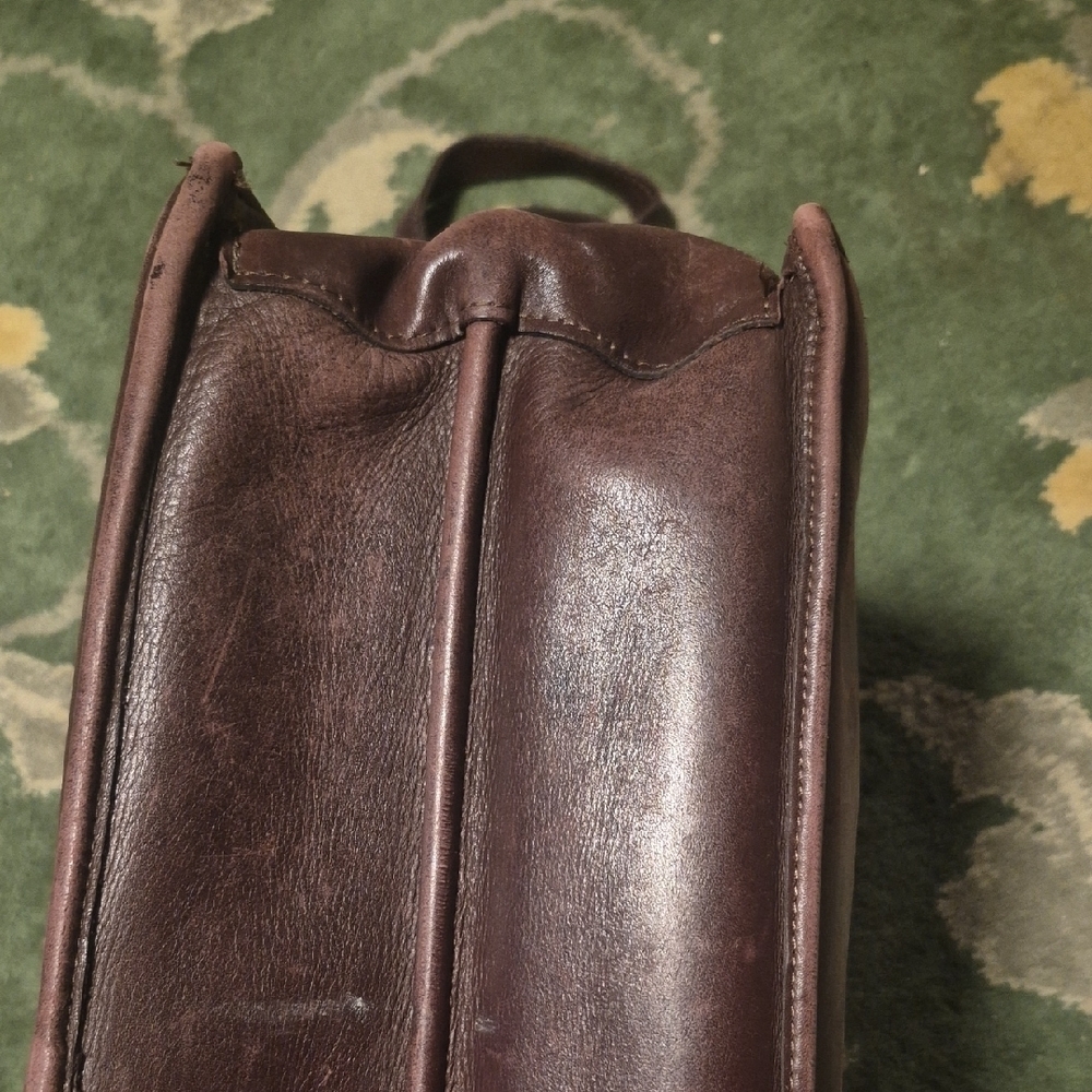 Elegant Dark Brown Leather Briefcase for Men - Picture 6 of 16